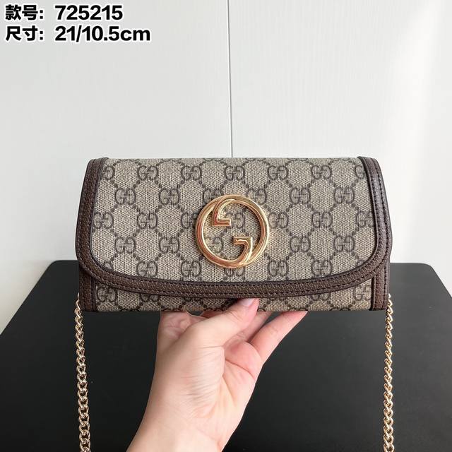 实拍# 型号 ：725215配盒 尺寸 ：21X10.5Cm Gucci Blondie一眼爱，中古包一直都是我的菜小超级火现在，主要是真的太好看了！ 可以腋下