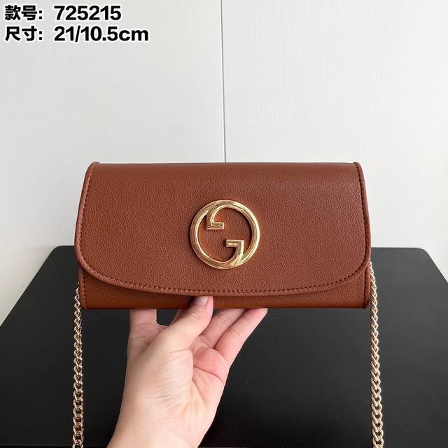实拍# 型号 ：725215配盒 尺寸 ：21X10.5Cm Gucci Blondie一眼爱，中古包一直都是我的菜小超级火现在，主要是真的太好看了！ 可以腋下