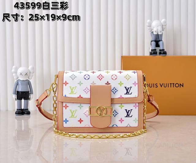 村上隆白三彩 达芙妮升级版Louis Vuitton 22025年早春邮差包M43599 44391 44580配色最新版本出货MéTis 手包小巧的造型散发出 村上隆白三彩 达芙妮升级版Louis Vuitton 22025年早春邮差包M43599 44391 44580配色最新版本出货MéTis 手包小巧的造型散发出