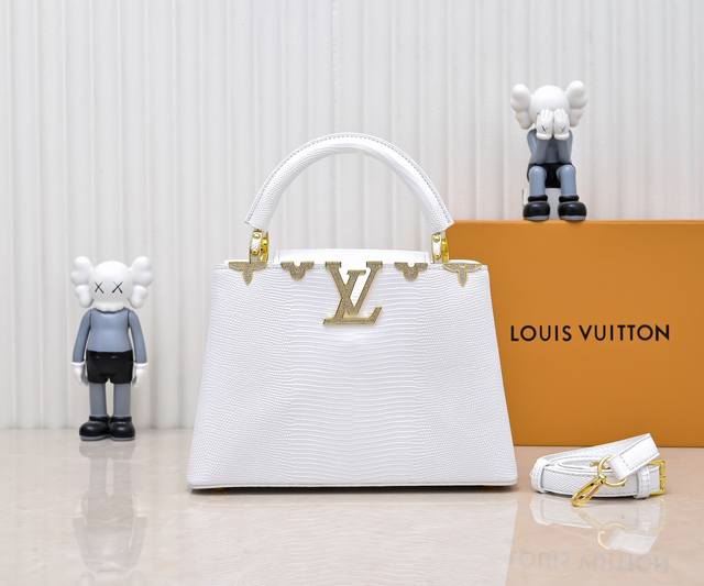 顶级原版 广州货M12297白色蜥蜴皮拼金钻花冠本款Capucinesbb 手袋精巧融合雍容蜥蜴皮外层、细腻绵羊皮内衬和莹泽金属件 标志性翻盖成就两式风尚 内收