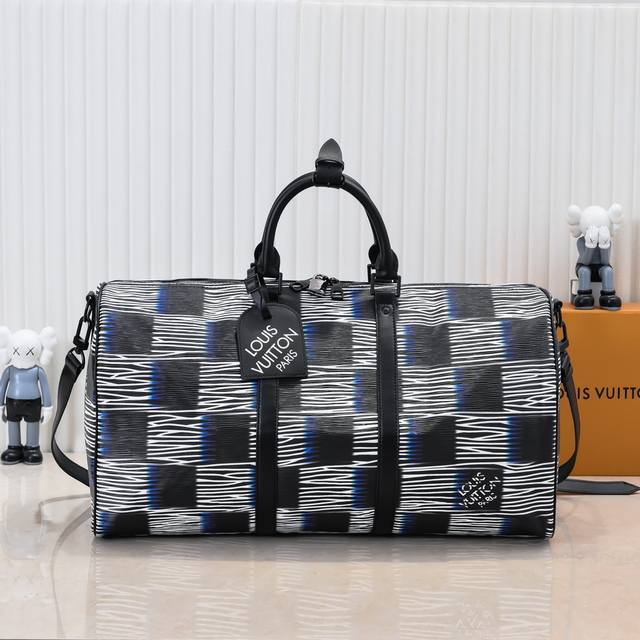 M23771 M41416 经典 Keepall BandoulièRe 50 旅行袋展露 春夏系列的前卫魅力。华美 Epi Xl 皮革以瞩目 Damier R