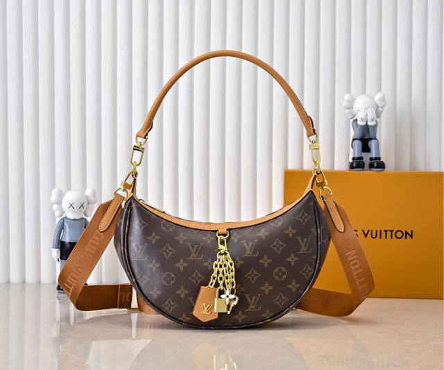 升级原版 M12939 新款Loop Hobo 手袋Monogram涂层帆布和Monogram Reverse涂层帆布，以皮革包角定格潮流半月形轮廓。均可拆卸的