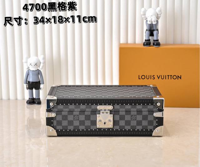 顶级原版 M 0B 独家拍摄，升级原版 8只装手表盒 黑格紫色内里 这款8表装表盒以经典Monogram帆布制成.配有一个可拆卸盘用于隐藏贵重物品。 -34.0