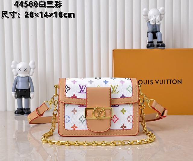 村上隆白三彩 达芙妮升级版Louis Vuitton 22025年早春邮差包M43599 44391 44580配色最新版本出货MéTis 手包小巧的造型散发出