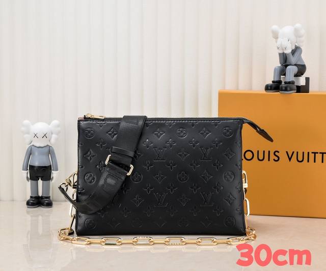 大号 独家实拍-升级版 超级火爆 57790 M57792 57783Coussin 手袋于 春夏时装秀大放异彩。Monogram 压纹蓬松羊纹牛皮打造靠枕构型