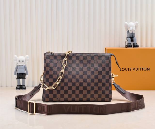 中号 独家实拍-升级版 超级火爆 57790 M57792 57783Coussin 手袋于 春夏时装秀大放异彩。Monogram 压纹蓬松羊纹牛皮打造靠枕构型