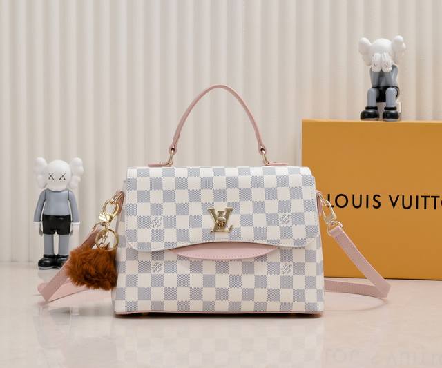独家实拍-升级版 春夏新品 Louis Vuitton 年火爆手提斜挎实用时尚款 Model：56122配色最新款式MéTis 独特的造型散发出优雅的气息。老花