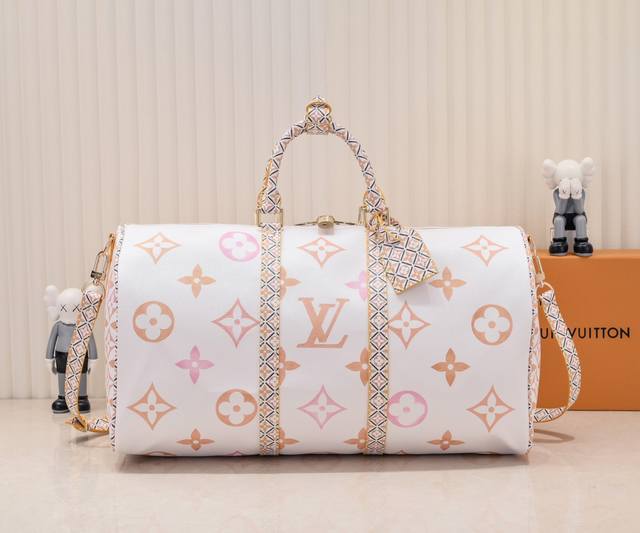 M41416 10916 10254 41416 Keepall是路易威登旅行袋系列中的经典。这个大号Keepall以Monogram帆布为袋身，配以可拆卸式皮