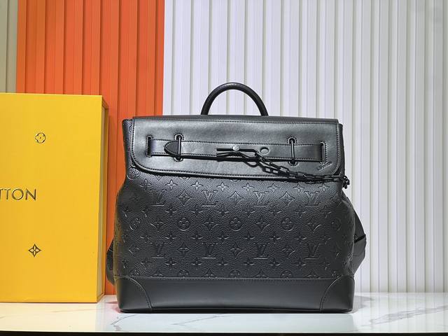 M55701 M44731 M44473黑花、老花、压花 Steamer 小号手袋 本季，诞生于1901年的Steamer小号手袋以时尚的邮差包造型得到重新诠释