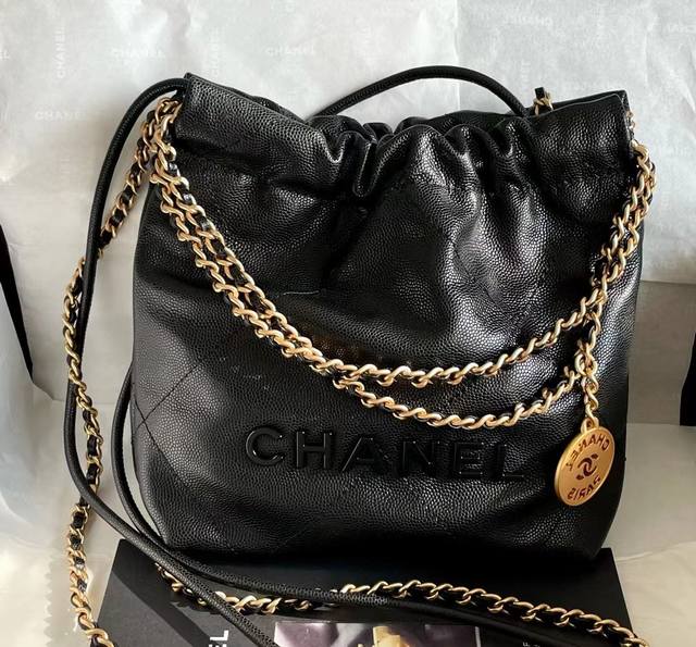 Chane｜22Bag 23S Mini垃圾袋 新出球纹皮 烤瓷五金 金属双链条 超实用Mini购物袋 包包自身很轻便 皮质很柔软偏油亮 斜挎手拎两用，抽绳圆皮