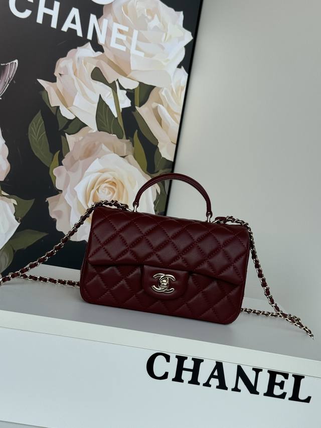 Chanel 21K最新Mini Cf Handle 手提包 As2431 经典菱格口盖包 饰以精致经典链子搭配手提，细腻羊皮：润饰手袋，脱颖而出，演绎永恒优雅