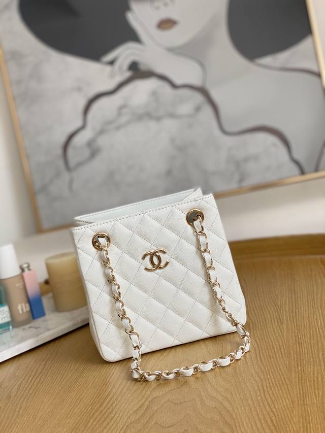 限量款无敌Mini水桶包 3176- 太精致太好看了、小小个的好可爱、 夏天的味道就需要一个小巧玲珑的搭配衣服 香迷们有福咯白富美小姐姐必备哦 独家定制牛皮、又