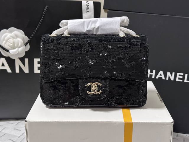 Chanel 24 黑色立体字母亮片Cf 20Cm 低调闪耀的奢华 现货