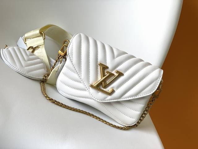 顶级原单 M56461 黑色M56466白色M56471绿色 M56468粉色Multi Pochette New Wave手袋由柔滑的绗缝小牛皮构筑而成，活力