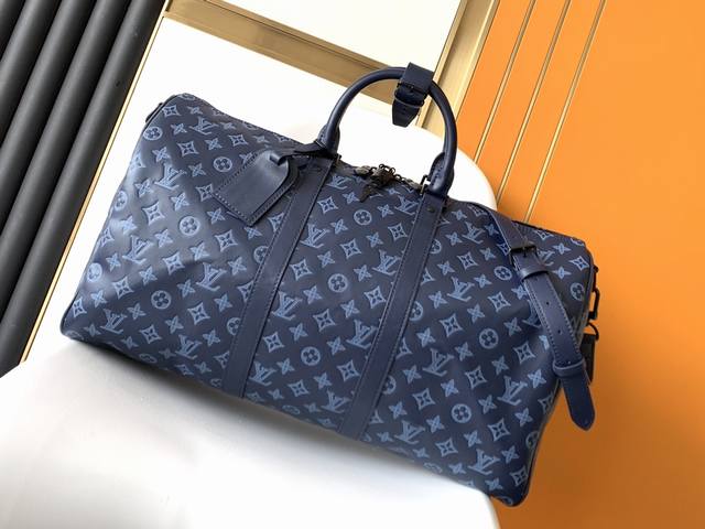 M45731 顶级原单本款 Keepall BandoulièRe 50 旅行袋邂逅 Monogram Shadow 牛皮革的内敛格调，以印花和压印工艺双重呈现