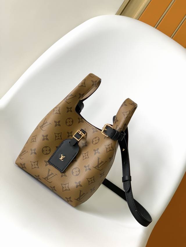 M46816 尺寸:17X17X7Cm Mini 手袋 水桶包Lv Prefall 韩国首尔Frefall 23大秀Monogram Reverse 帆布