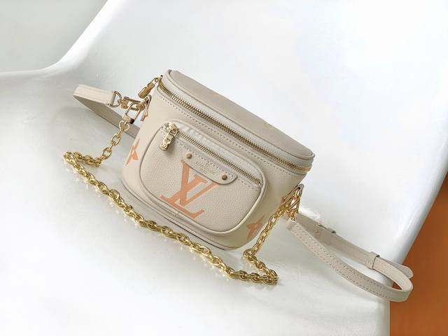 M82208黄色 M82347粉色 顶级原单 本款 Mini Bumbag 手袋来自 Lv Gradient 系列，为 Monogram Empreinte 皮