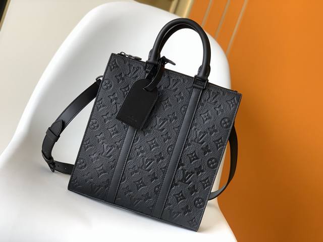 顶级原单 独家实拍M59960压花 M46098黑花全新 Sac Plat Cross 手袋以经典 Sac Plat 手袋为蓝本，采用华美 Taurillon