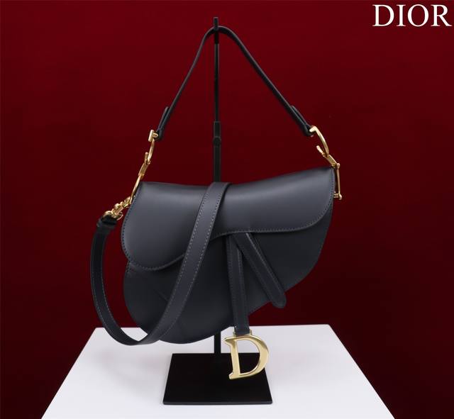大号Dior Saddle 马鞍包平纹长肩带 大号：25.5*20*6.5Cm 小号：19.5*16*6.5Cm 型号3351
