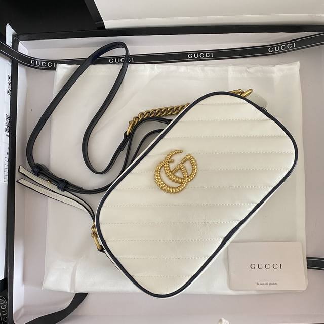 升级版实拍# 型号：447632白 尺寸：24*13*7 Gg Marmont New Disco Bag 相机包新款 油蜡牛皮 光滑质感 古银色五金 肩带可调