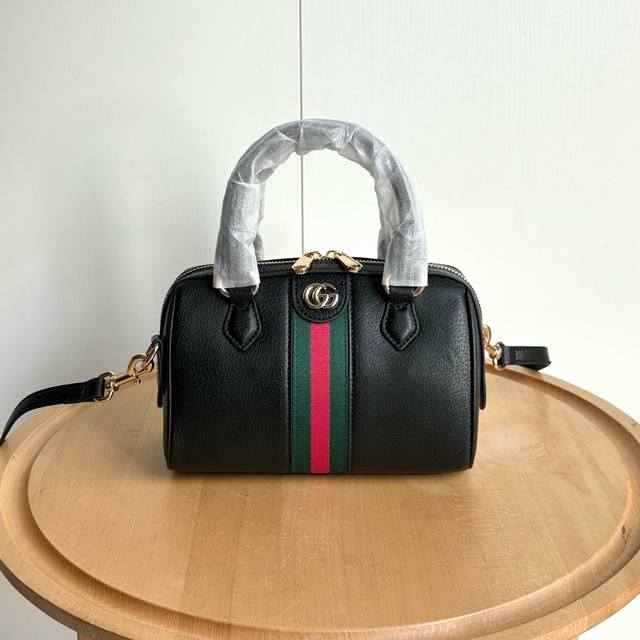 升级版实拍# 型号:772053。 尺寸:14 长 X 21.5 宽 X 11.5Cm 厚 作为品牌经典之作,Gg Supreme帆布已然成为Gucci设计世界 升级版实拍# 型号:772053。 尺寸:14 长 X 21.5 宽 X 11.5Cm 厚 作为品牌经典之作,Gg Supreme帆布已然成为Gucci设计世界