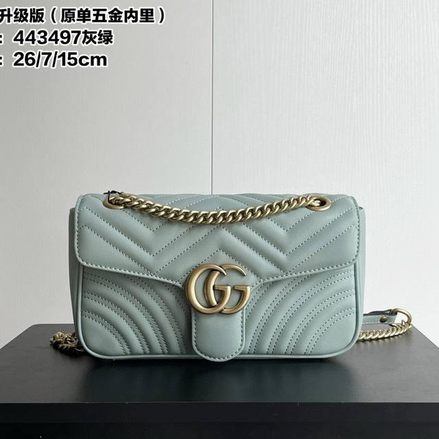 升级版实拍# 款号：443497灰绿 尺寸：26-7-15Cm Gg Marmont 中号 惯性不变的经典款 五金内里升级 加量不加价 容量巨大：放一个充电宝+
