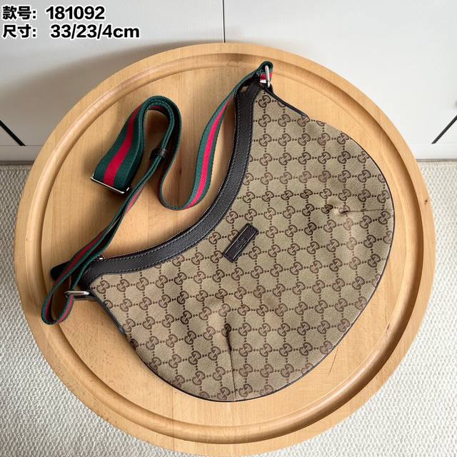 实拍# 款号：181092 尺寸：33 23 4Cm 经典Gg帆布斜挎系列 轻便好用 三色入 跑量～