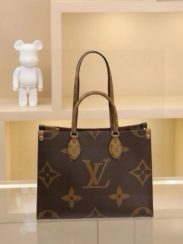 顶级原单变码芯片版 M45039 购物或周末出游，拎起 Onthego 手袋即刻出发。超大号 Monogram 印花对比迷你 Monogram 饰边，搭配充裕内