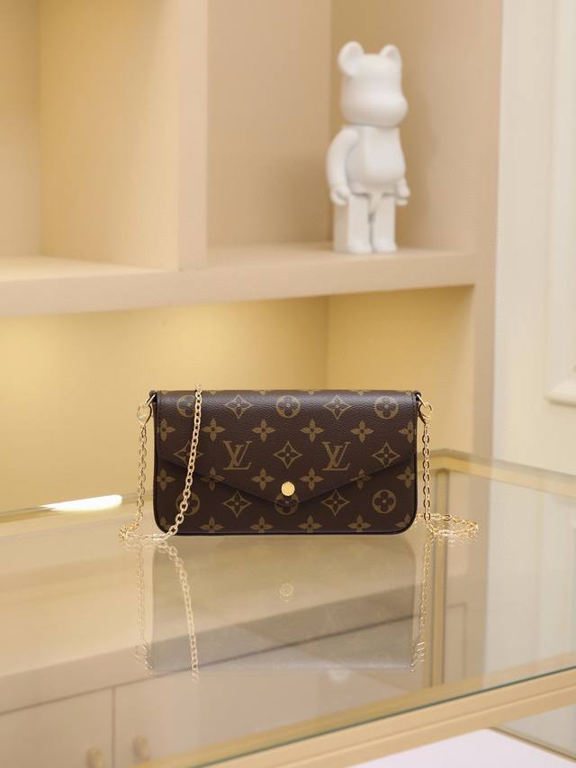 顶级原单变码芯片版 M61276Pochette Felicie 手袋优雅小巧，内含两个可脱卸口袋，是携带整理您的日常用品的时尚之选。它不仅仅是款钱夹，除去金色