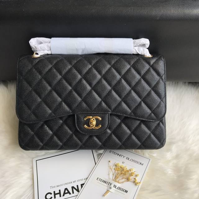 香奈儿Chanel 1：1对标专柜顶级 法国进口原厂Haas小牛皮鱼子酱 经典Classic Flap Jumbo Bag 原厂小牛皮鱼子酱细腻加十足的肉感，显