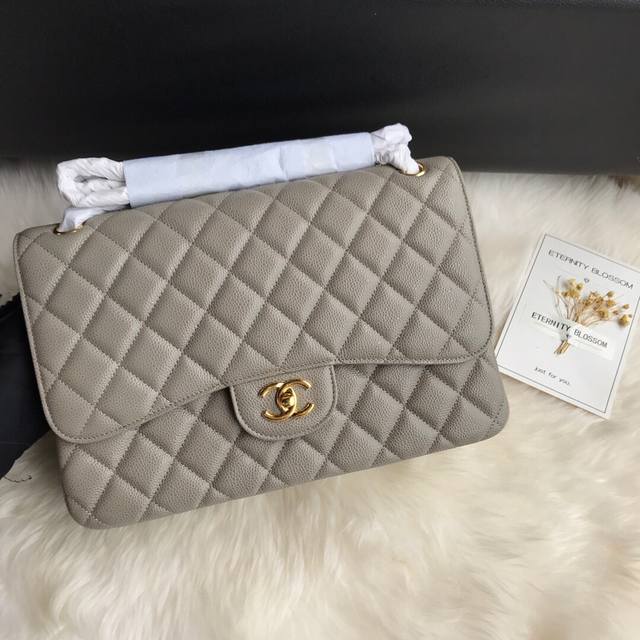 香奈儿Chanel 1：1对标专柜顶级 法国进口原厂Haas小牛皮鱼子酱 经典Classic Flap Jumbo Bag 原厂小牛皮鱼子酱细腻加十足的肉感，显