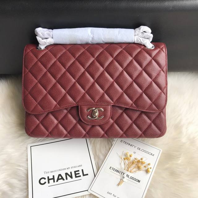 香奈儿Chanel 1：1对标专柜顶级 法国进口原厂Haas小牛皮鱼子酱 经典Classic Flap Jumbo Bag 原厂小牛皮鱼子酱细腻加十足的肉感，显