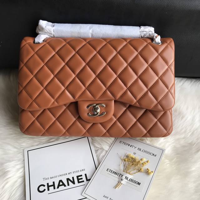 香奈儿Chanel 1：1对标专柜顶级 意大利进口Gr原厂小羊皮 经典Classic Flap Jumbo Bag 原厂小羊皮细腻加十足的肉感，显示出非常饱满的