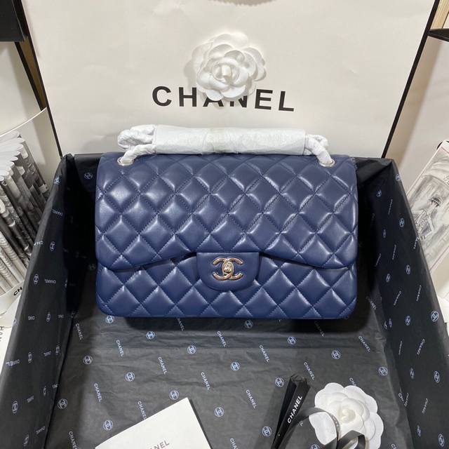 香奈儿Chanel 1：1对标专柜顶级 意大利进口Gr原厂小羊皮 经典Classic Flap Jumbo Bag 原厂小羊皮细腻加十足的肉感，显示出非常饱满的