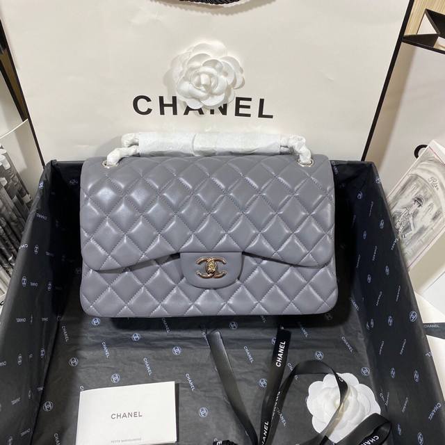 香奈儿Chanel 1：1对标专柜顶级 意大利进口Gr原厂小羊皮 经典Classic Flap Jumbo Bag 原厂小羊皮细腻加十足的肉感，显示出非常饱满的 - 点击图像关闭