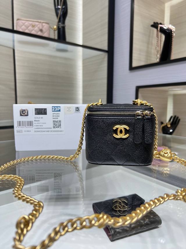 香奈儿Chanel 1：1对标专柜顶级 法国进口原厂Haas小牛皮 Chanel 23P 新款盒子包 最美爱心调节扣 可调节链条的 鱼子酱皮 采用双C浮雕工艺L - 点击图像关闭