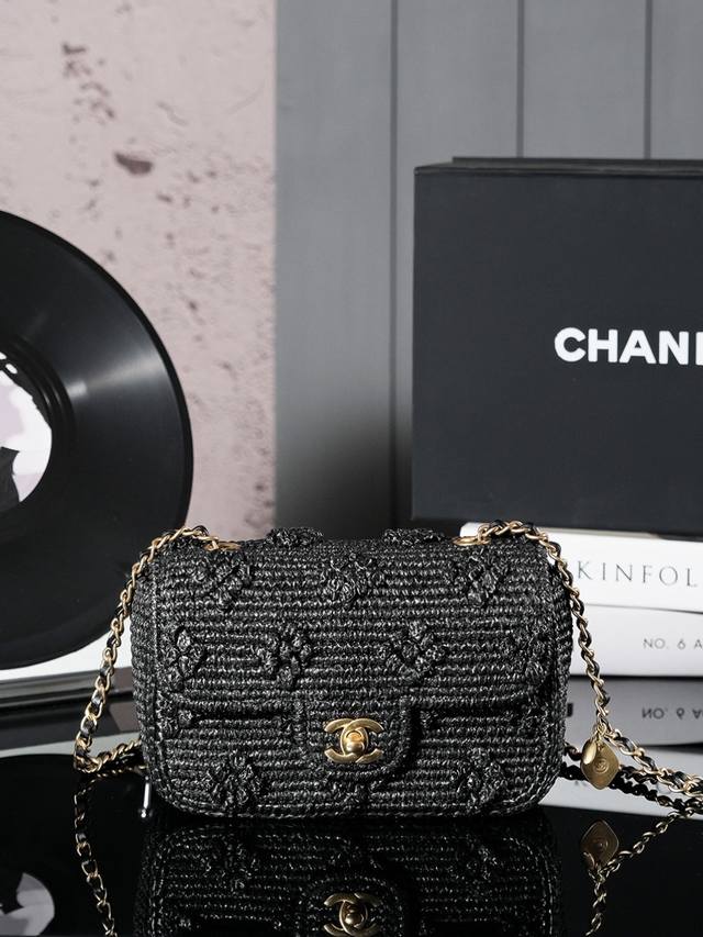 香奈儿Chanel 1：1对标专柜顶级纯手工编织 手工编织口盖包 颜色：黑色粉色蓝色杏色 大号尺寸:15.5X25X6Cm ￥： 配套专柜包装 小号尺寸:12.