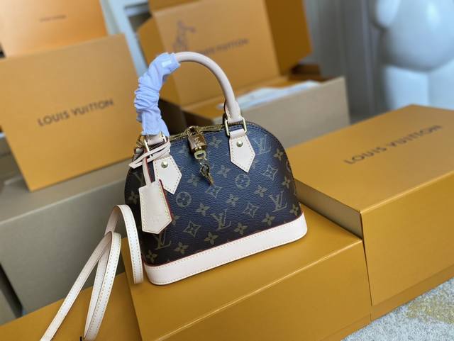 顶级原单 M53152 老花 N41221 啡格 本款迷人的 Alma Bb 手袋源于 1934 年设计的路易威登经典包款。标志性元素赋予此款 Monogram