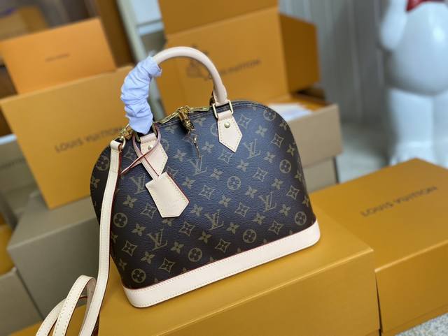 顶级原单 M53151老花 路易威登标志性 Alma 小号手袋适合日常使用。外形类似 1934 年推出、采用装饰艺术风格的初代手袋,该手袋以阿尔玛桥 Alma 顶级原单 M53151老花 路易威登标志性 Alma 小号手袋适合日常使用。外形类似 1934 年推出、采用装饰艺术风格的初代手袋,该手袋以阿尔玛桥 Alma