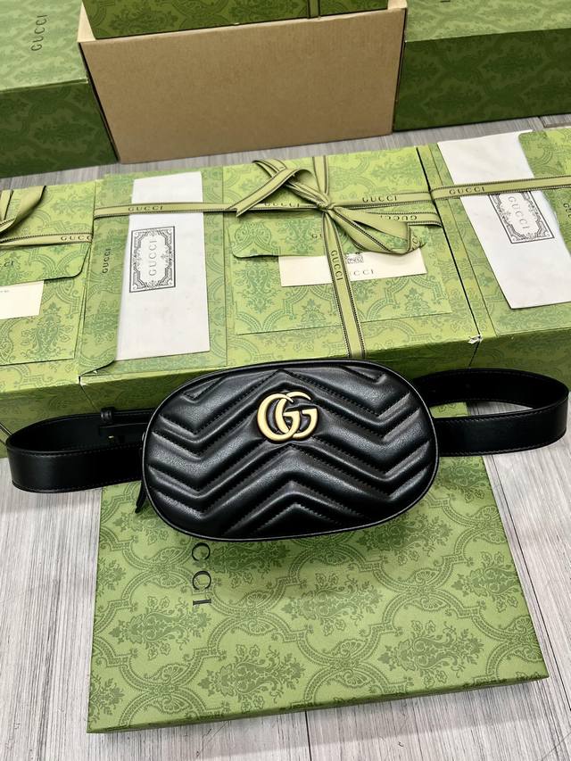 系列腰包专柜品质，顶级原单货原厂皮质 专柜防尘布袋 实物拍摄现货出货！ 简介：美貌又防盗的腰包，很多主打街头风格的品牌，在这两季都推出了腰包，让腰包这一本来只有