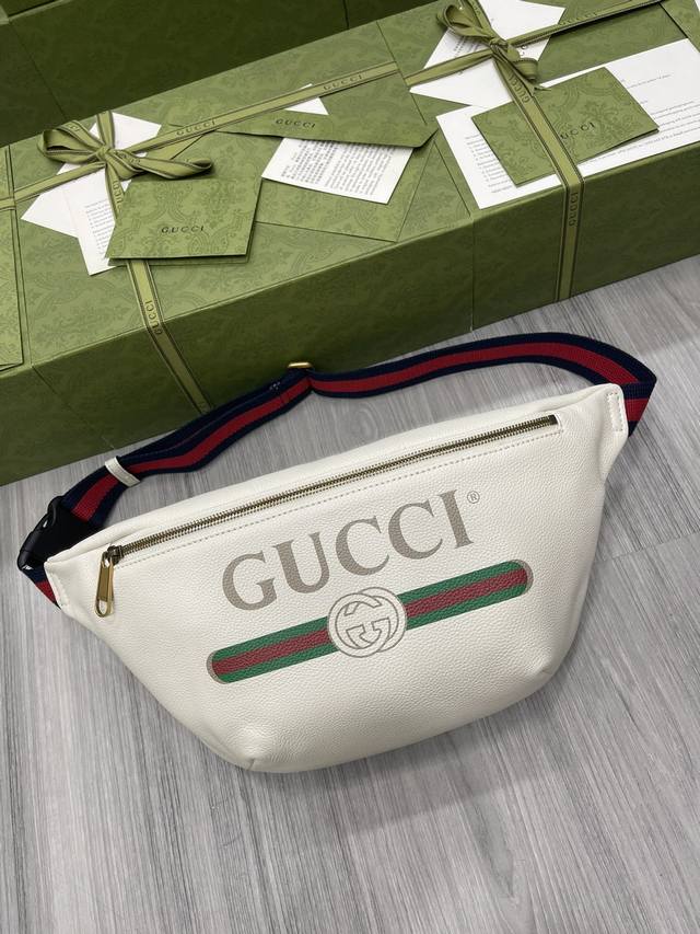 CococapitáN Bags系列腰包正品开发，明星同款专柜品质，顶级原单货原厂皮质 专柜防尘布袋 实物拍摄现货！ 简介：杨幂 蔡依林明星新宠这款以西班牙艺术