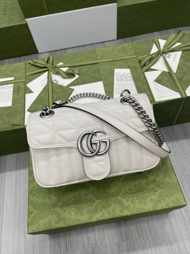 系列迷你肩背包几何系列专柜品质，顶级原单货原厂皮质 专柜防尘布袋 实物拍摄现货！ 简介：令人欲罢不能的美包你收了吗？Gg Marmont系列，优雅精巧的设计可是