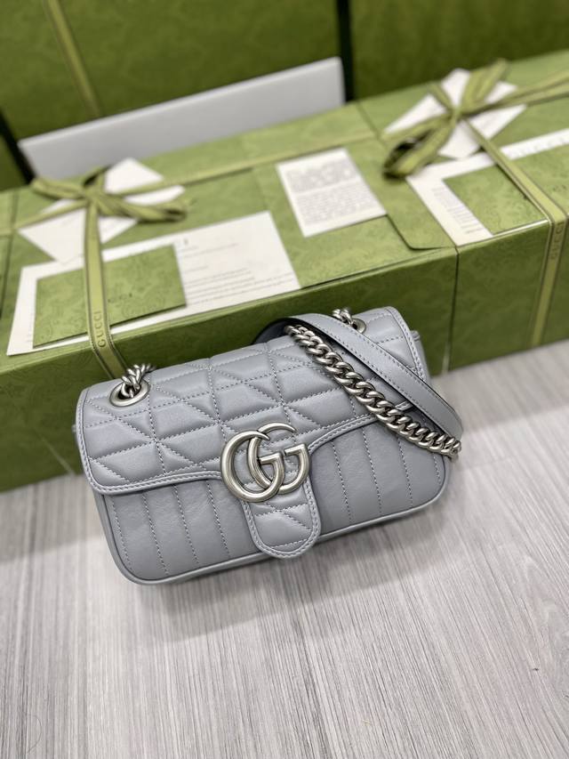 系列迷你肩背包几何系列专柜品质，顶级原单货原厂皮质 专柜防尘布袋 实物拍摄现货！ 简介：令人欲罢不能的美包你收了吗？Gg Marmont系列，优雅精巧的设计可是