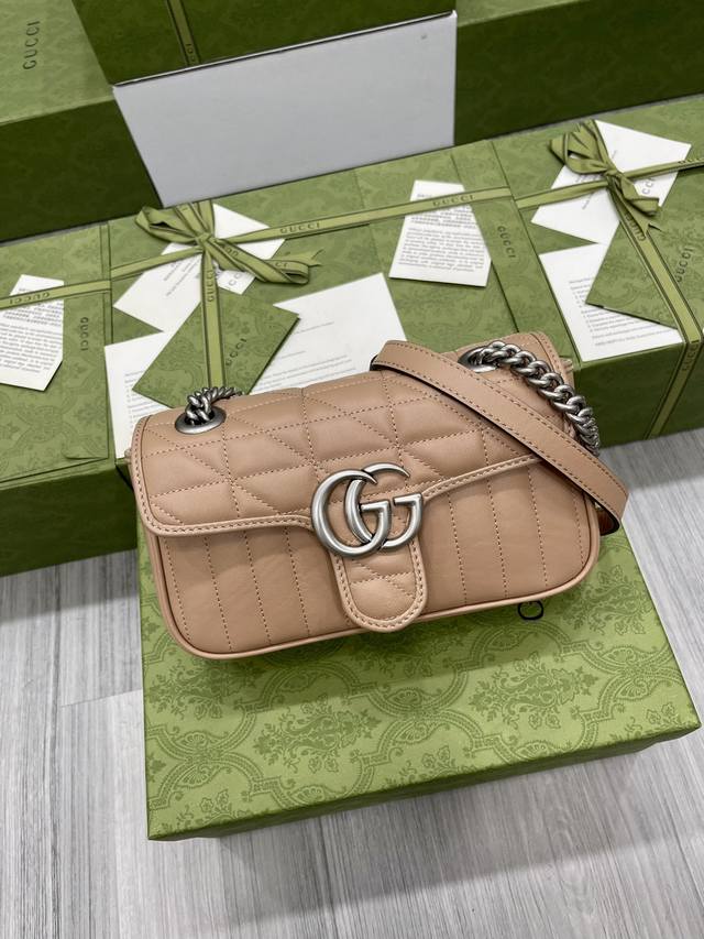 系列迷你肩背包几何系列专柜品质，顶级原单货原厂皮质 专柜防尘布袋 实物拍摄现货！ 简介：令人欲罢不能的美包你收了吗？Gg Marmont系列，优雅精巧的设计可是