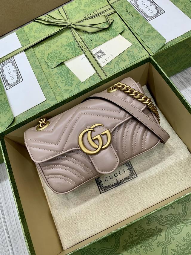 绗缝小号手袋肩背包系列专柜品质，顶级原单货原厂皮质 专柜防尘布袋 实物拍摄现货出货！ 简介：令人欲罢不能的美包你收了吗？Gg Marmont系列，优雅精巧的设计