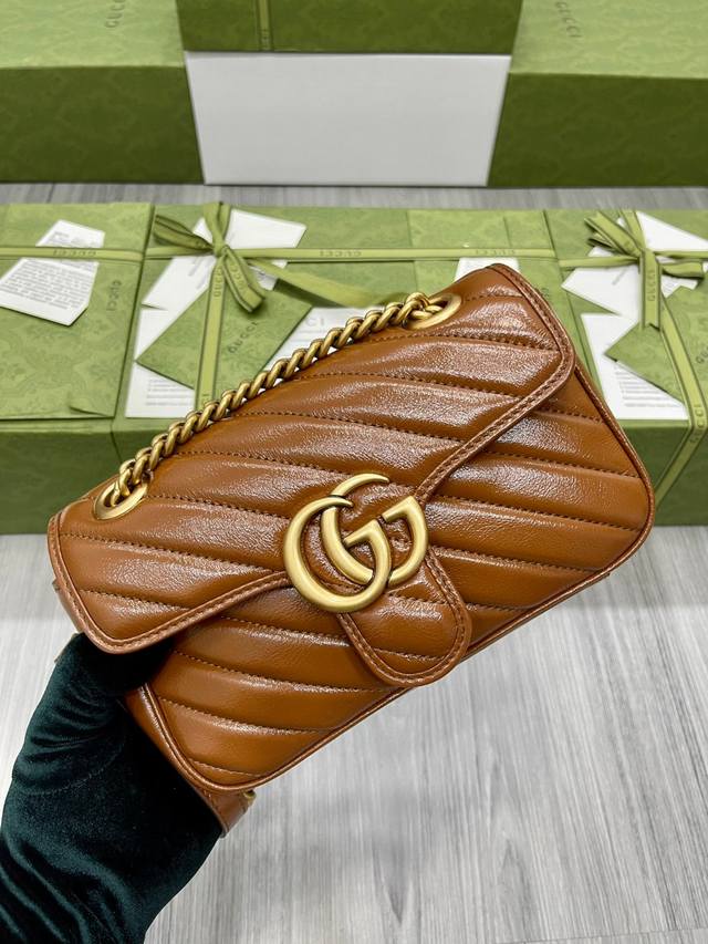 绗缝迷你手袋系列专柜品质,顶级原单货原厂皮质 专柜防尘布袋 实物拍摄现货出货! 简介:令人欲罢不能的美包你收了吗?Gg Marmont系列,优雅精巧的设计可是俘 绗缝迷你手袋系列专柜品质,顶级原单货原厂皮质 专柜防尘布袋 实物拍摄现货出货! 简介:令人欲罢不能的美包你收了吗?Gg Marmont系列,优雅精巧的设计可是俘