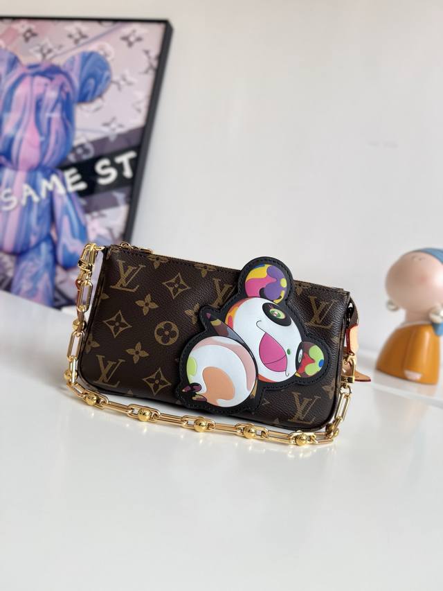 动态芯片配专柜包装』 海外原单M13440独家实拍！本款 Pochette Accessoires 手袋取材 Monogram 涂层帆布，为路易威登 X 村上隆