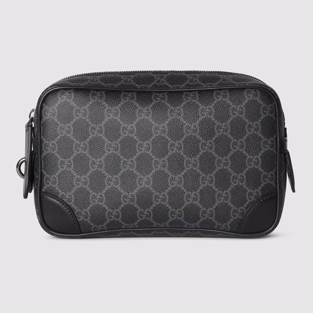 Emblem系列小号洗漱包专柜品质，顶级原单货原厂材质 专柜防尘布袋 实物拍摄现货出货！ 简介：全新Gg Emblem系列焕新诠释品牌的隽永优雅风范和精湛工艺。