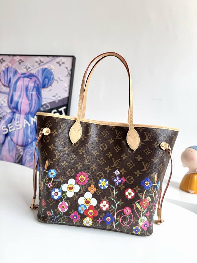 163C动态芯片配专柜包装』 海外原单M13271独家实拍！本款 Neverfull 中号手袋出自路易威登 X 村上隆再版系列，选用 Monogram 帆布塑造