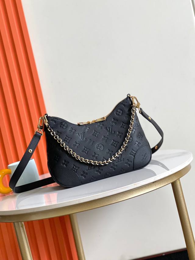 顶级头层，动态芯片13224..12930本款 Boulogne 手袋选用 Monogram Empreinte 皮革重绎经典设计，以多种背携方式彰显个性风采。